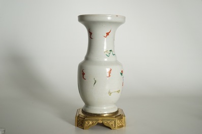 Un vase en porcelaine de Chine famille rose aux figures, mont&eacute; en bronze, Yongzheng