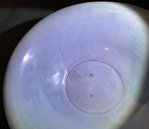 Un bol en porcelaine de Chine qingbai &agrave; d&eacute;cor de poissons sous gla&ccedil;ure, Song