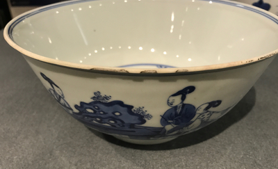 Un bol en porcelaine de Chine bleu et blanc, marque de Chenghua, Kangxi/Yongzheng