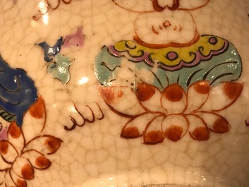 Un bol de style Bencharong en porcelaine de Chine famille rose pour le march&eacute; thai, 19&egrave;me