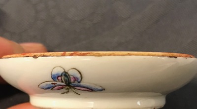 Three Chinese famille rose cups, two saucers and a seal paste box, 19/20th C.