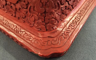 A Chinese rectangular cinnabar lacquer jardiniere, 18/19th C.