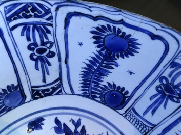 A large Chinese blue and white kraak porcelain bowl with floral design, Wanli