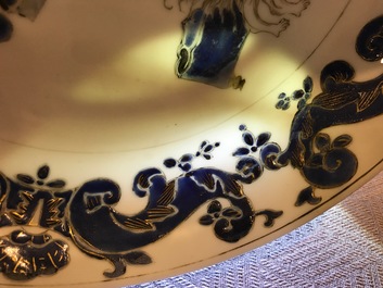 Une paire de coupes aux perroquets en porcelaine de Chine coquille d'oeuf des "Ateliers Pronk", Yongzheng/Qianlong