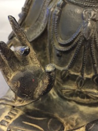 Un mod&egrave;le de Bouddha Amitayus sur tr&ocirc;ne en lotus en bronze sino-tib&eacute;tain, 19&egrave;me