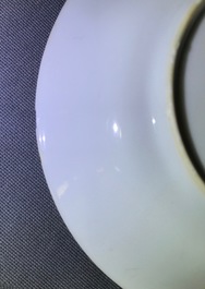 Une tasse et soucoupe en porcelaine de Chine famille verte, marque de yin yang, Kangxi