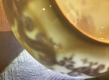 Une paire de coupes aux perroquets en porcelaine de Chine coquille d'oeuf des "Ateliers Pronk", Yongzheng/Qianlong