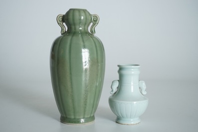 Twee Chinese monochrome vazen in celadon en Qingbai-stijl, 19/20e eeuw