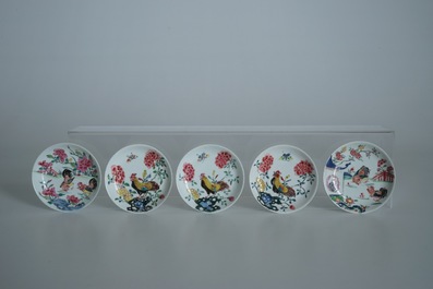 Trente-trois tasses et vingt-deux soucoupes en porcelaine de Chine famille rose, Yongzheng/Qianlong