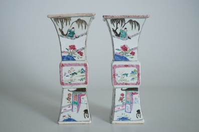 Une paire de vases en porcelaine de Chine famille rose &quot;La Romance de la chambre de l'ouest&quot;, Yongzheng