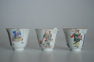 Drie Chinese famille rose Wu Shuang Pu koppen en schotels, 19e eeuw
