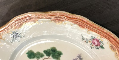 A Chinese export porcelain plate with a fine central scene, Qianlong