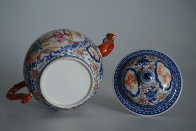 Une grande th&eacute;i&egrave;re en porcelaine de Chine famille rose &agrave; d&eacute;cor mandarin, Qianlong