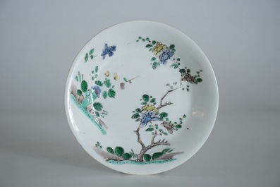 Une tasse et soucoupe en porcelaine de Chine famille verte, marque de yin yang, Kangxi