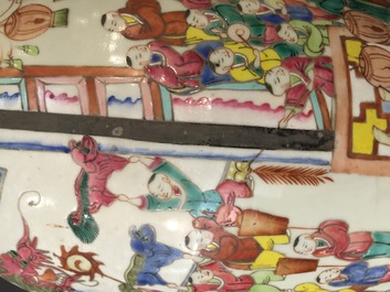 Een Chinese famille rose &quot;100 jongens&quot; vaas en een Nanking drakenvaas, 19e eeuw