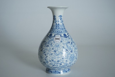 A Chinese blue and white yuhuchunping vase, Qianlong mark, 19/20th C.