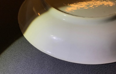 Une tasse et soucoupe en porcelaine de Chine grisaille, Yongzheng