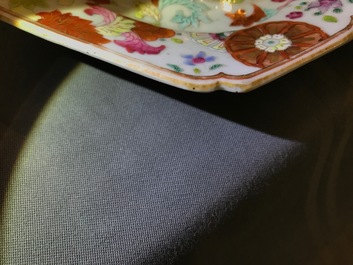 Een paar Chinese export porseleinen schotels met pseudo-tabaksbladeren decor, Qianlong