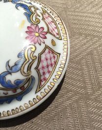 Une th&eacute;i&egrave;re et une verseuse armoiri&eacute;es en porcelaine de Chine famille rose, Qianlong