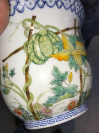 Une paire de petites jardini&egrave;res en porcelaine de Chine famille rose, d&eacute;but du 20&egrave;me