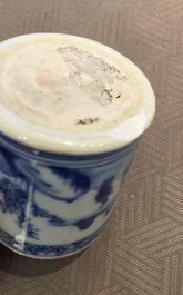 Quatre paires de chopes en porcelaine de Chine bleu et blanc et de style Imari, Qianlong