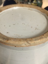Un vase de forme carr&eacute; en porcelaine de Chine qianjiang cai, 19/20&egrave;me
