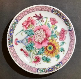 Une tasse et soucoupe en porcelaine de Chine famille rose &agrave; d&eacute;cor d'un vase fleuri, Yongzheng
