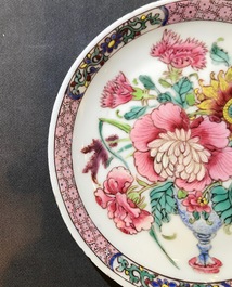 Une tasse et soucoupe en porcelaine de Chine famille rose &agrave; d&eacute;cor d'un vase fleuri, Yongzheng