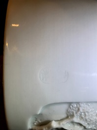 Un pot &agrave; pinceaux en porcelaine blanc de Chine, 18/19&egrave;me