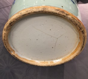 Een paar grote Chinese vazen met blauwwit decor op een celadon fondkleur, 19e eeuw