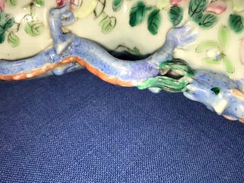 A Chinese famille rose moonflask with a court scene, 19th C.