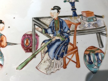 A Chinese famille rose dish with two ladies, Qianlong
