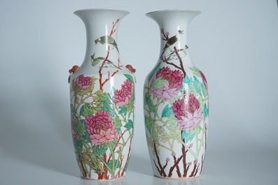 Two tall Chinese qianjiang cai vases with birds on blossoms, 19/20th C.