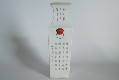 Un grand vase de forme carr&eacute;e en porcelaine de Chine famille rose , 19/20&egrave;me