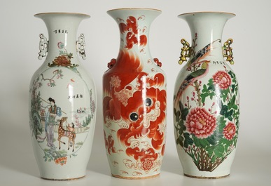 Drie grote Chinese famille rose en ijzerrode vazen, 19/20e eeuw