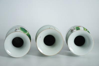 Trois vases en porcelaine de Chine famille rose aux d&eacute;cors animaliers, 20&egrave;me