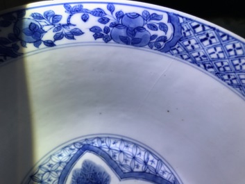 Een Chinese blauwwitte kom, een famille verte schoteltje, Kangxi en een paar Imari-stijl borden, Qianlong