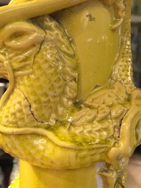 Een grote Japanse Awaji monochrome gele vaas met draak in reli&euml;f, Meiji, ca. 1900