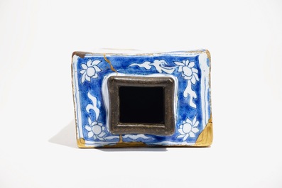 A Dutch Delft blue and white chinoiserie tea caddy with Kintsugi repair, 2nd half 17th C.