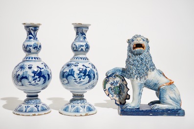 A pair of Delft style blue and white chinoiserie vases and a model of a lion with a shield, France, 19th C.