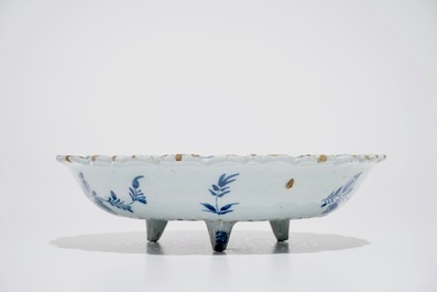 A Dutch Delft blue and white strawberry strainer on stand, 18th C.