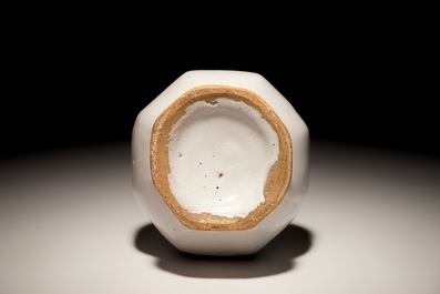 A white Dutch Delft gourd-shaped vase, 18th C.