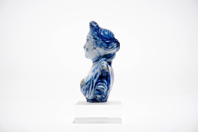 Een blauwwitte Delftse buste van een dame, 18e eeuw