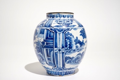A blue and white Dutch or Frankfurt Delft chinoiserie jar and dish, 2nd half 17th C.