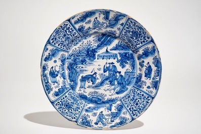 Un pot et un plat en fa&iuml;ence de Delft bleu et blanc &agrave; d&eacute;cor chinoiserie, 2&egrave;me moiti&eacute; du 17&egrave;me