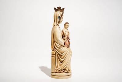 Un mod&egrave;le d'une Vierge &agrave; l'Enfant en ivoire polychrome, prob. Dieppe, 19&egrave;me