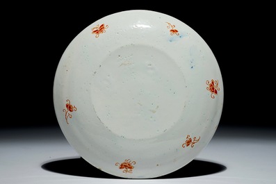 A Dutch Delft dor&eacute; chinoiserie plate, 18th C.