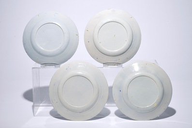 Een set van negen blauwwitte Delftse borden met een koppel in een landschap, 18e eeuw