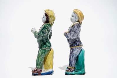 Deux figures de bonhommes en fa&iuml;ence polychrome de Bruxelles, 18&egrave;me