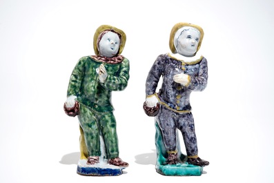 Deux figures de bonhommes en fa&iuml;ence polychrome de Bruxelles, 18&egrave;me